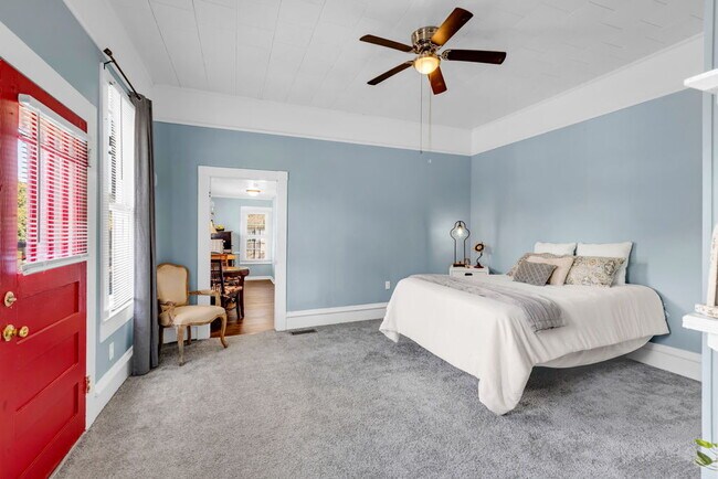 Building Photo - 1100 SF suite/apt in Historic Home, 1 bed/...