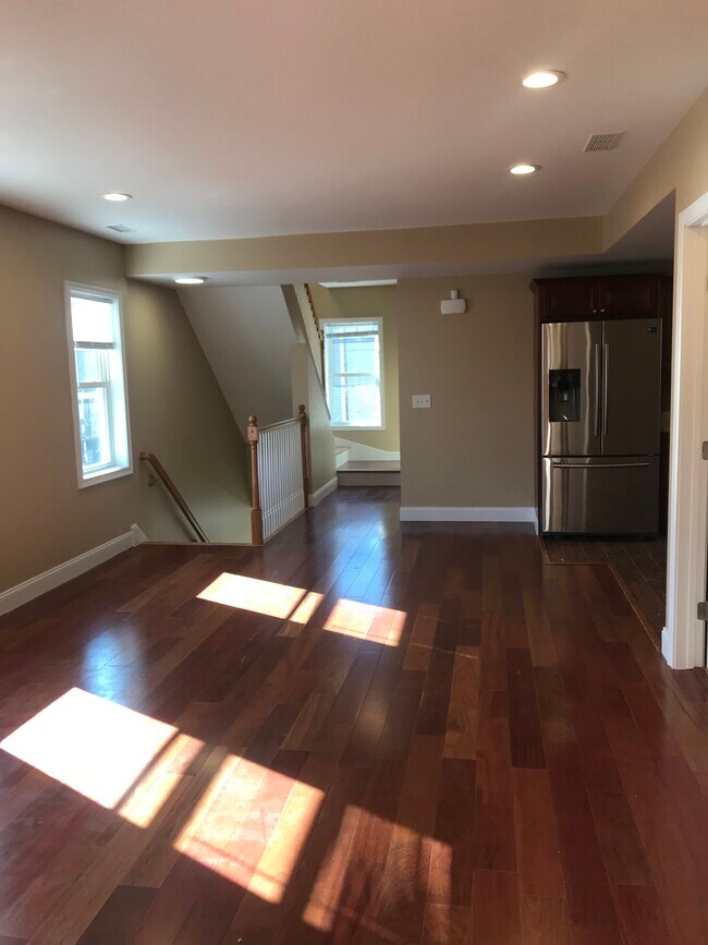 Building Photo - 35 Governor St