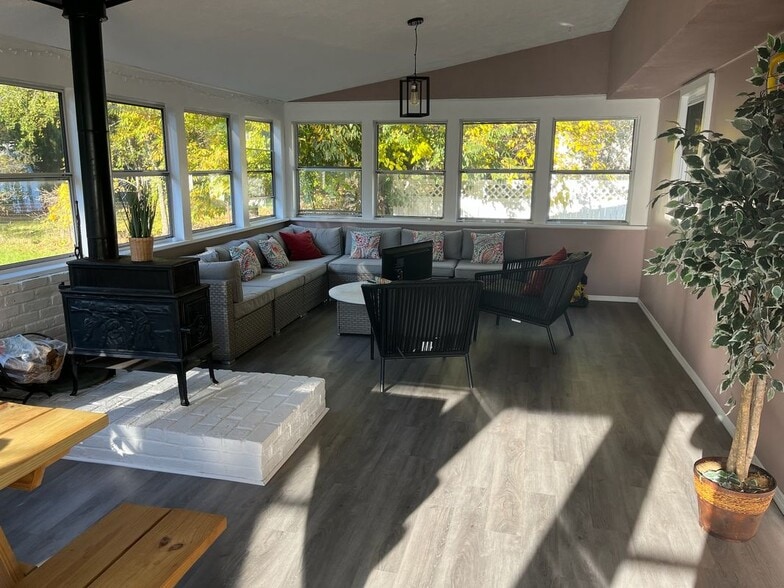 Building Photo - 15 Alvina Blvd