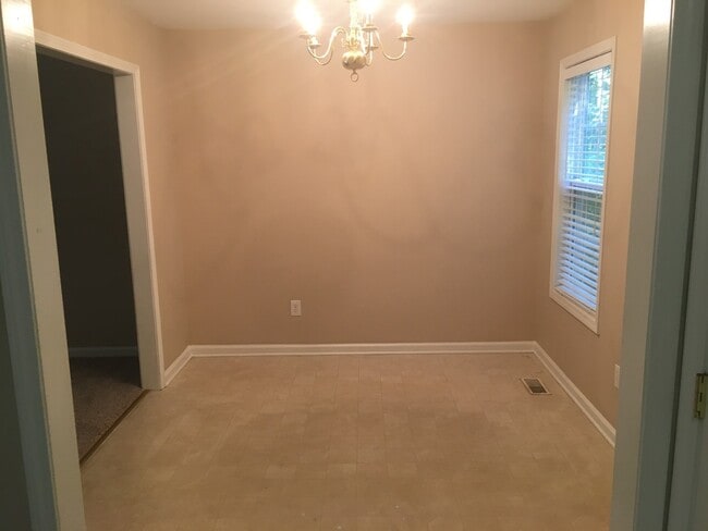 Building Photo - 2401 Laurel Falls Ln