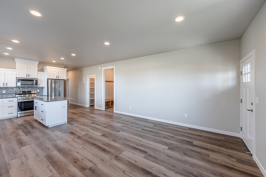 Building Photo - 4075 Quinn Dr NE