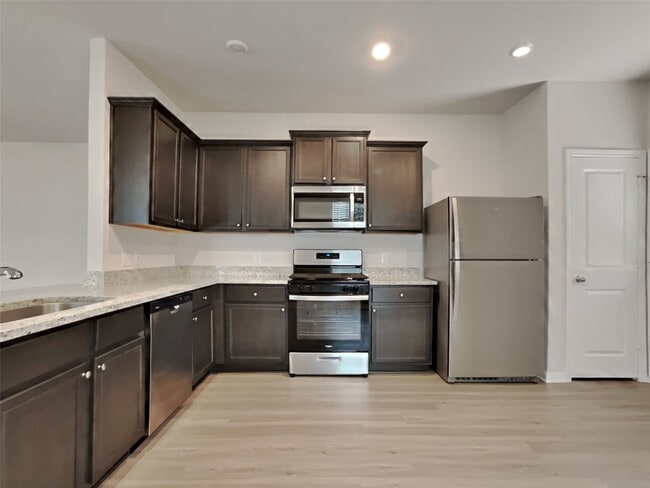 Building Photo - 15419 Maple Ter Dr