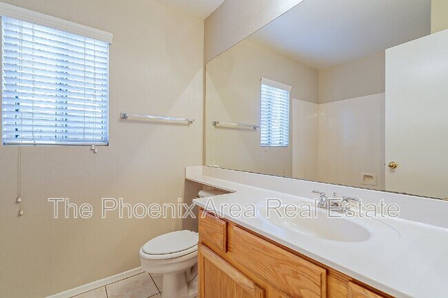 Building Photo - 251 W Windsor Dr