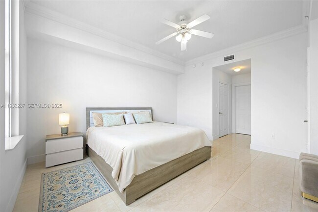 Building Photo - 3001 NE 185th St