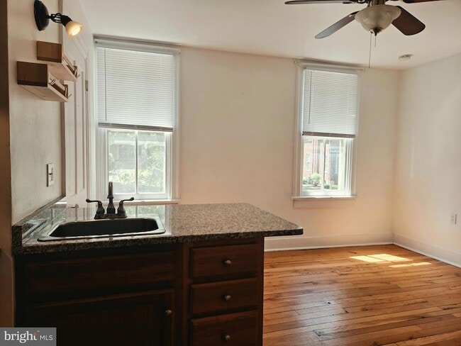 Building Photo - 448 N Loudoun St