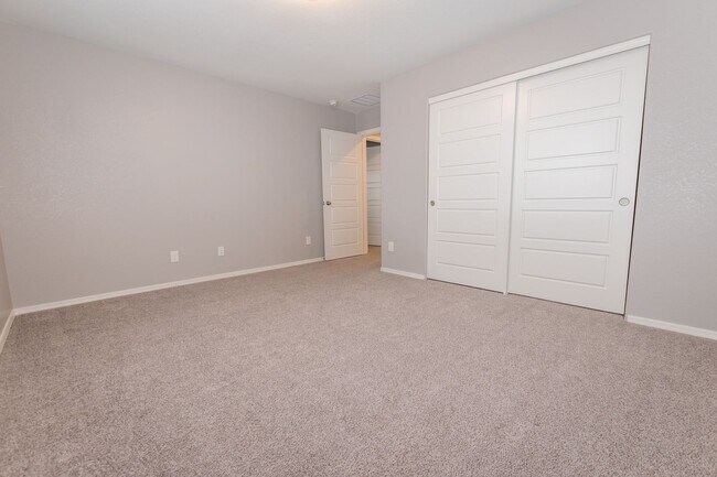 Building Photo - Beautiful 2-Story Home, 5 Bedroom, 3 Full ...