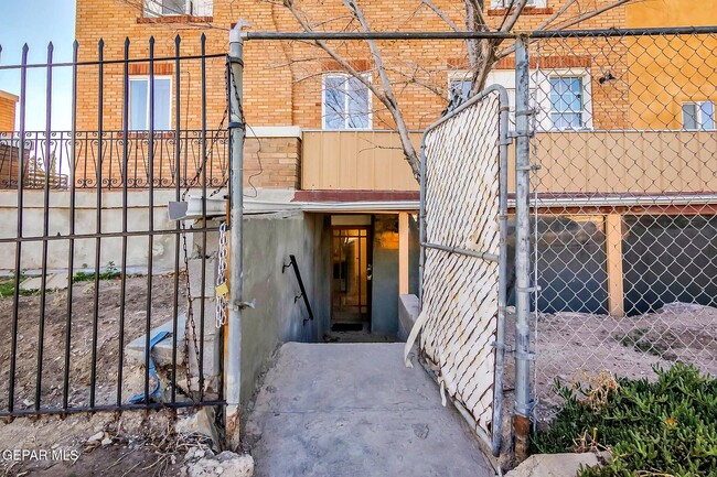 Building Photo - 619 E Nevada Ave