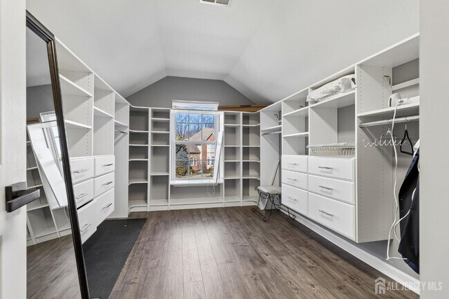 Building Photo - 16 Valley Wood Dr