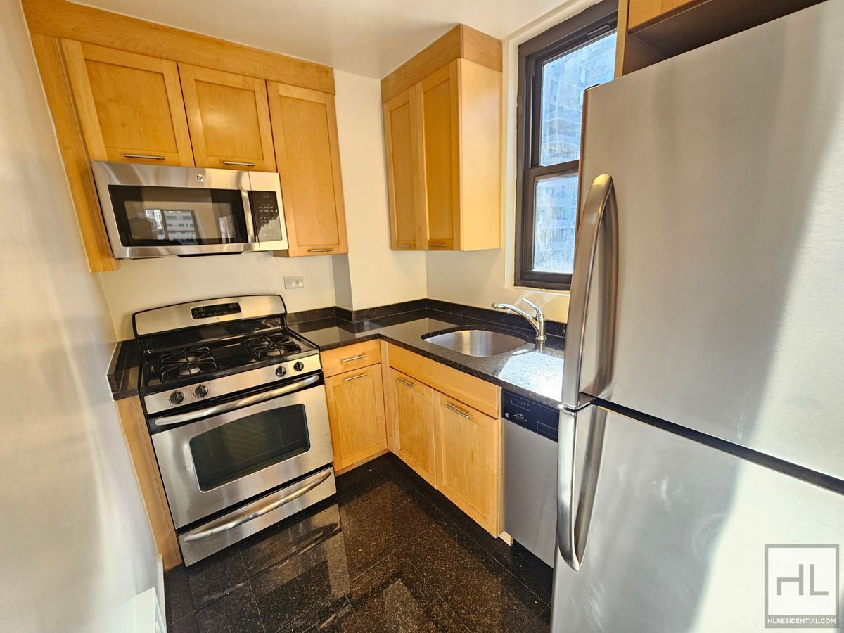 Building Photo - Corner 1-Bedroom in Midtown East | 11th Floor, Full-Service Building