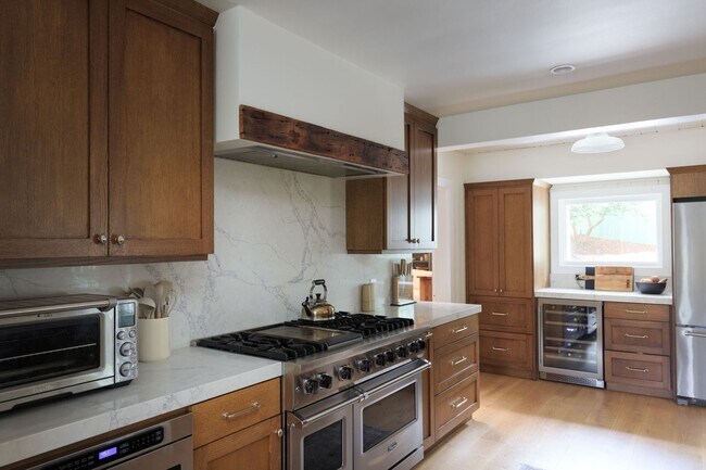 Building Photo - Beautiful Tarzana Rental!