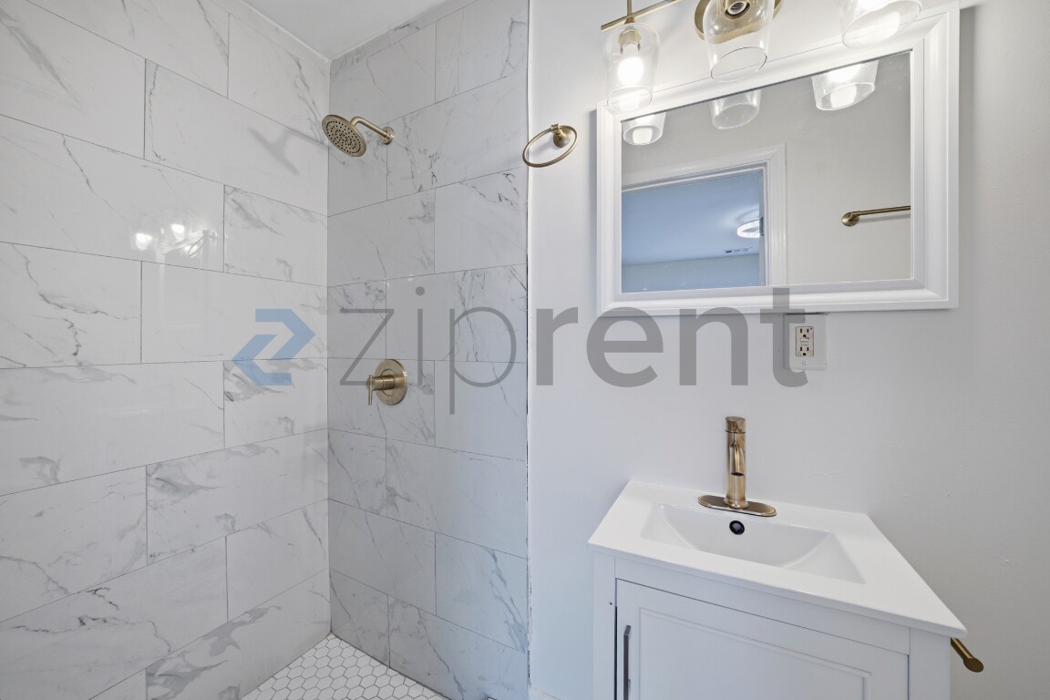 Building Photo - 1264 Hartford Ave SW