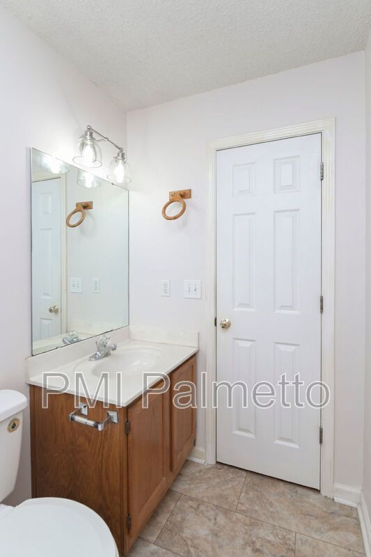 Building Photo - 212 Brookstone Way