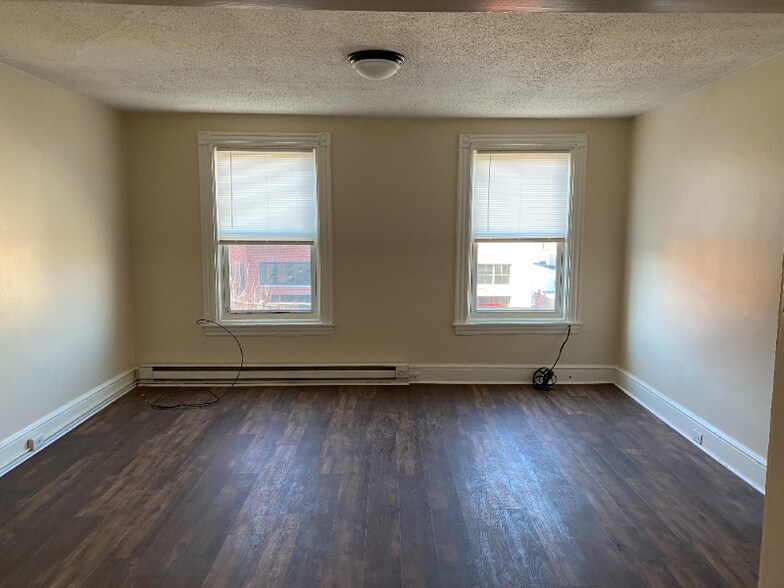 Building Photo - 428 W King St