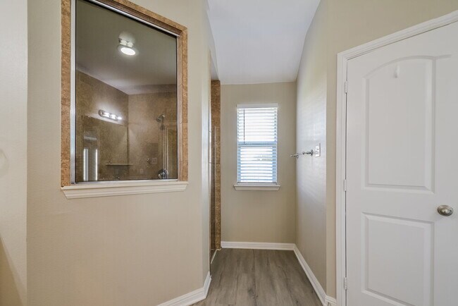 Building Photo - 1717 Nightingale Dr