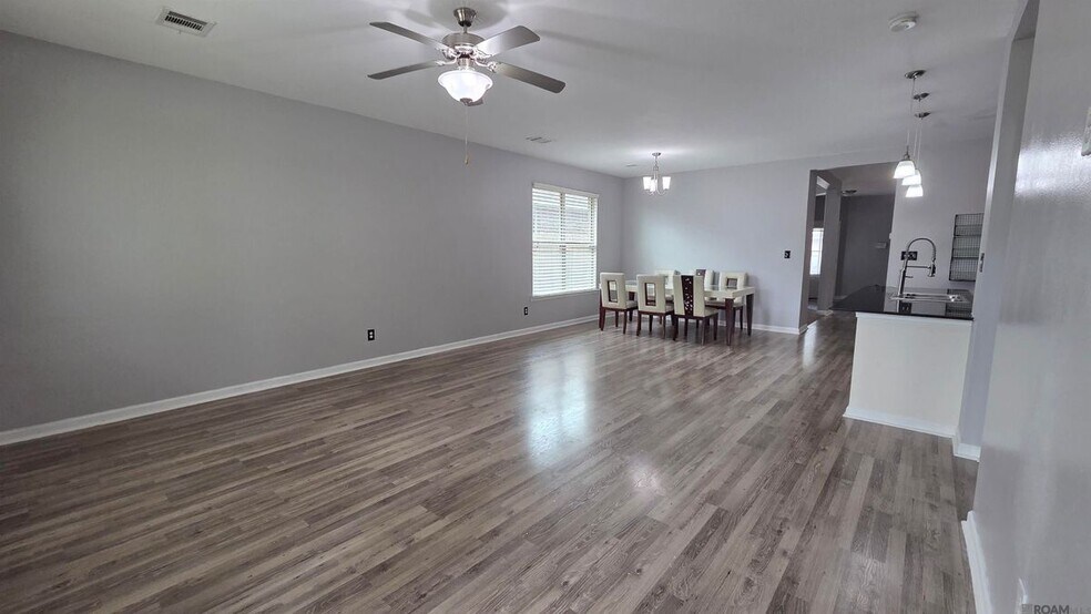 Building Photo - 583 Fall River Dr