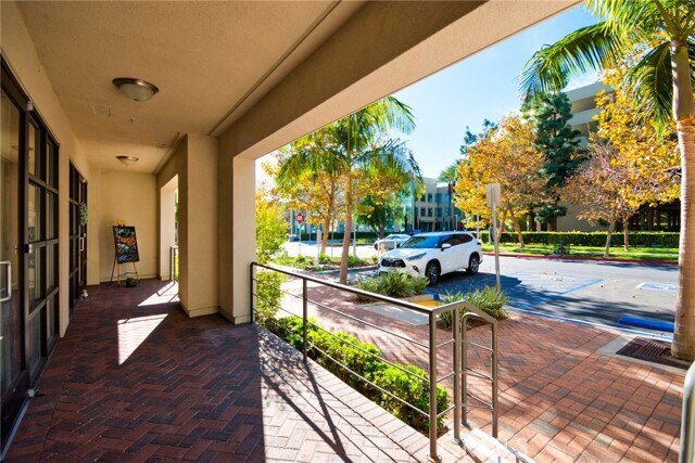 Building Photo - 15 Vantis Dr