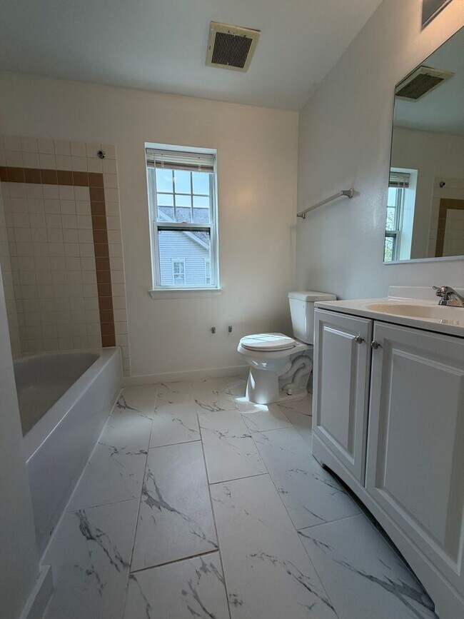 Building Photo - ??? MODERN 3BD & 1.5BATH HOUSE WALKING DISTANCE TO TEMPLE UNIVERSITY!!! ???