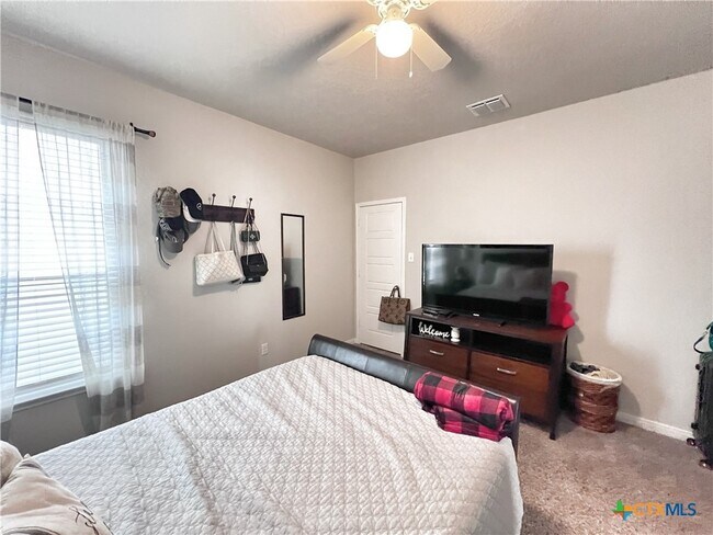 Building Photo - 6807 Comanche Post