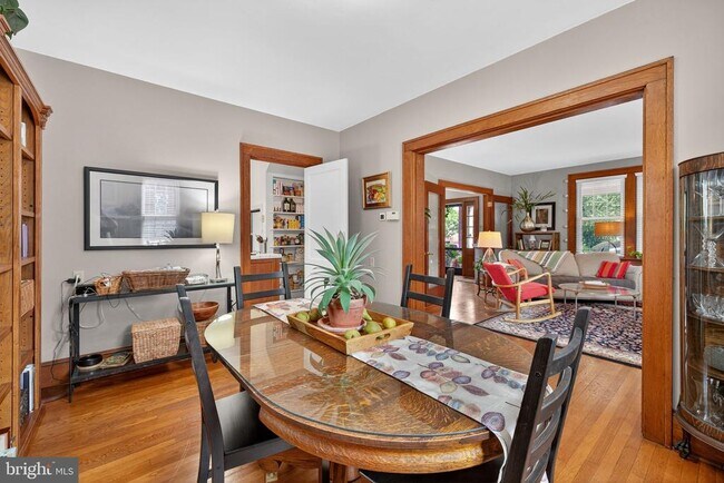 Building Photo - 420 W Cork St