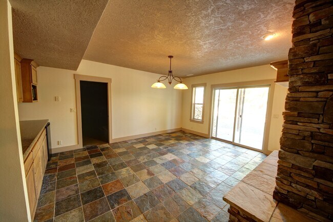 Building Photo - MOVE IN SPECIAL: FREE FIRST MONTH'S RENT!!...