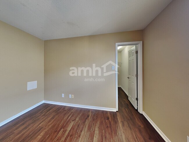 Building Photo - 7927 Newhall Way