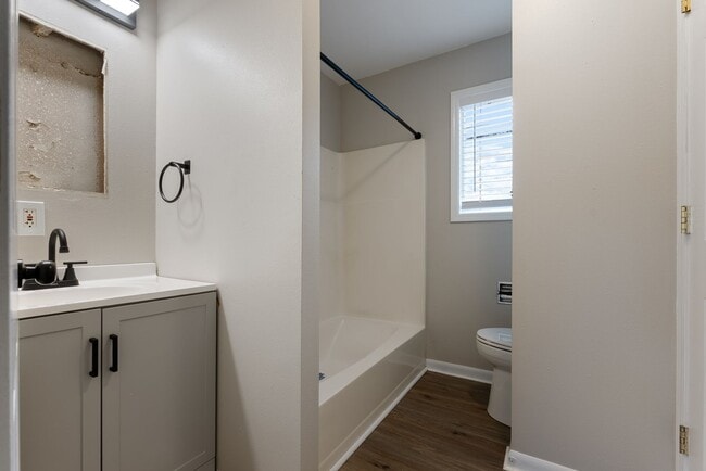 Building Photo - Newly Renovated 2 bedroom apartment - Available Now!