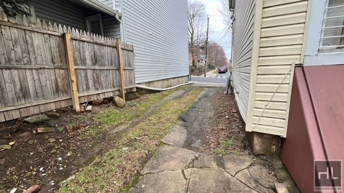 Building Photo - NORTH BURGHER AVENUE