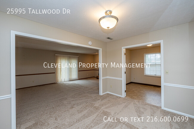 Building Photo - 25995 Tallwood Dr