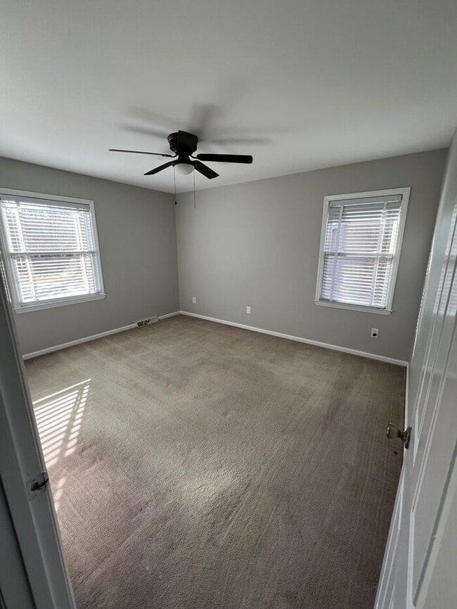 Building Photo - Wonderful 3 Bedroom Split Level Home In Sa...