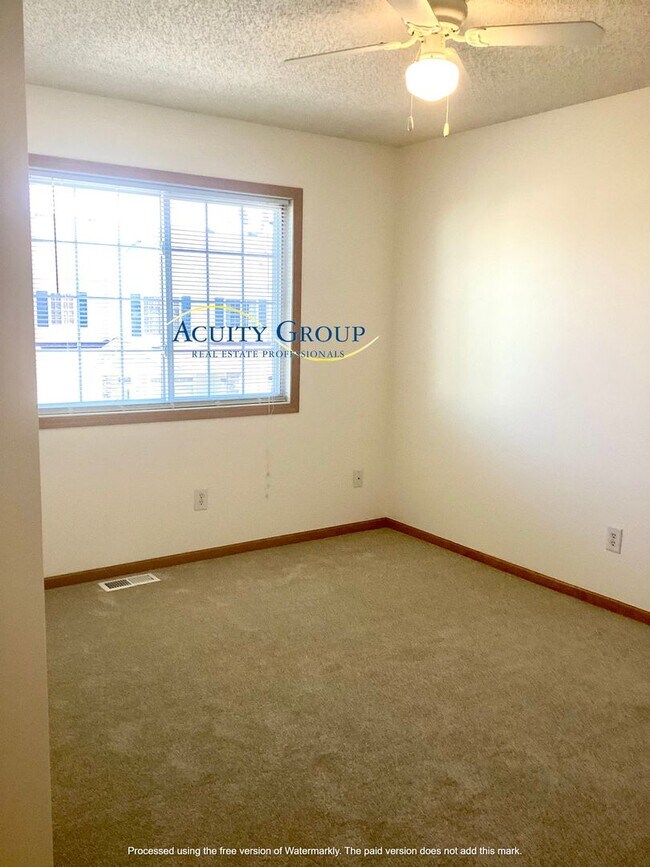 Building Photo - 2BR, 1 1/2 BA Townhome