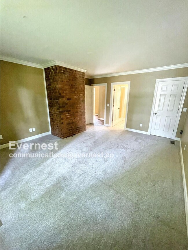 Building Photo - 703 Shady Glen Ct