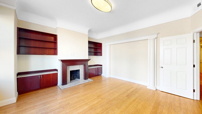 Building Photo - 1627 Clay St