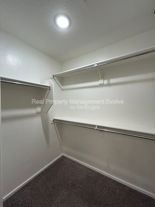 Building Photo - 2329 E Hidalgo Ave