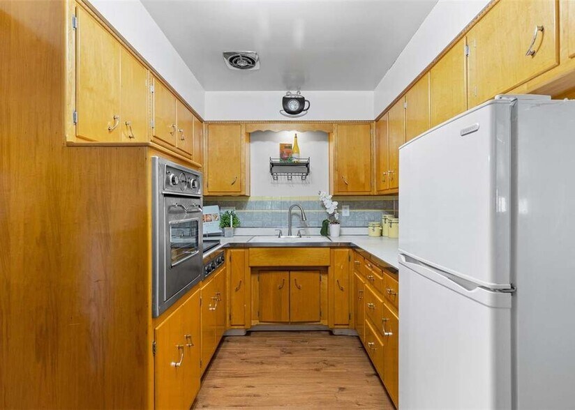 Building Photo - 185 Ridgeview Dr