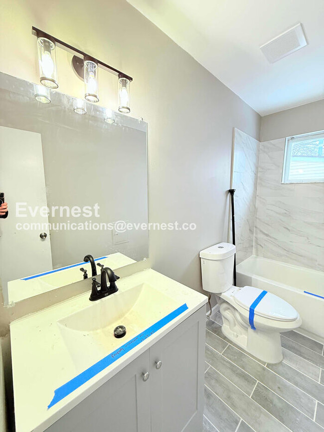 Building Photo - 3 Bed/1 Bath Home with Modern Amenities / Pet-Friendly / Vouchers Accepted / Available Now!