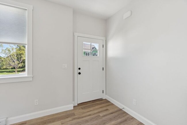 Building Photo - 2 Hoxton Ln