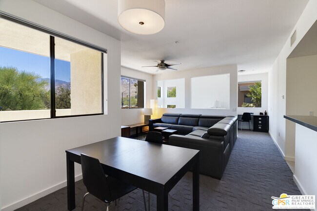 Building Photo - 870 E Palm Canyon Dr