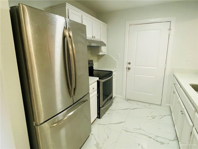 Building Photo - 18 E Laurel St