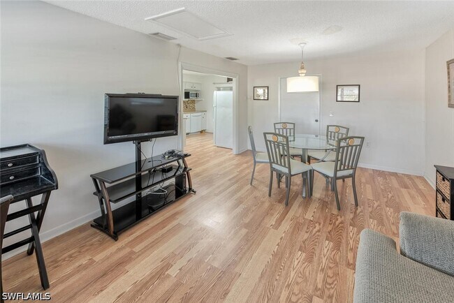 Building Photo - 42 4th St