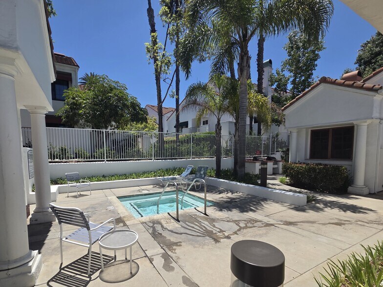 Building Photo - 7492 Seabluff Dr