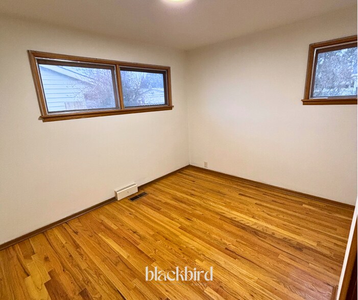 Building Photo - 6905 N Lincoln St