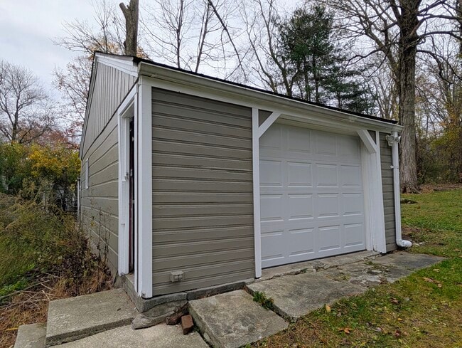 Building Photo - 2529 Main St