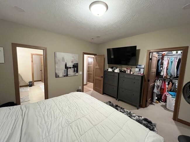 Building Photo - 5548 W Colonial Ct
