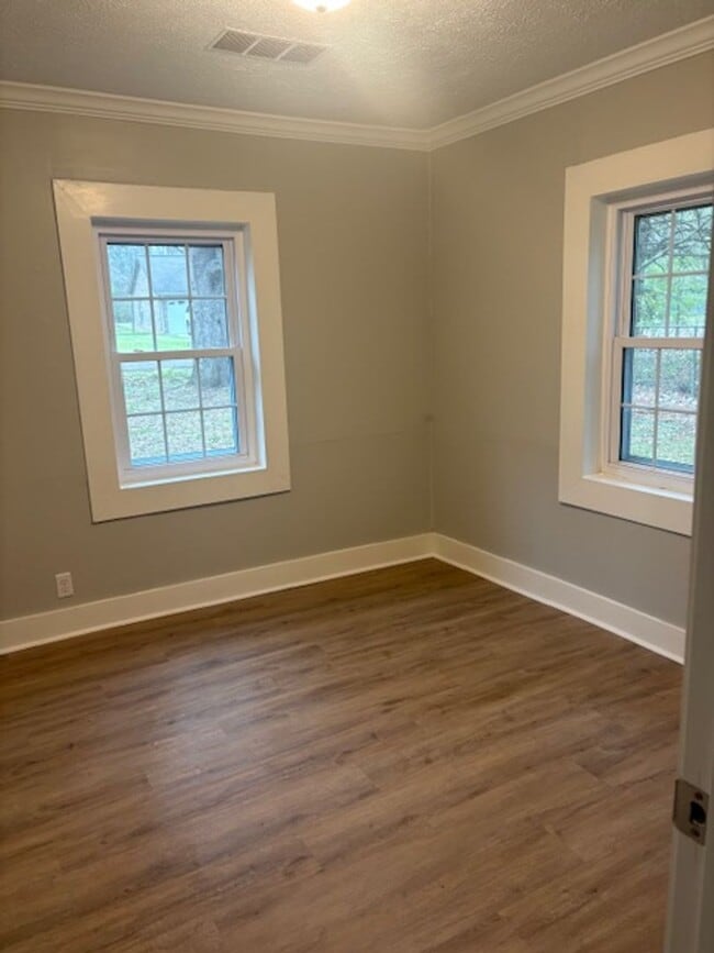 Building Photo - Renovated 3 Bedroom 1 Bath Home for Rent!