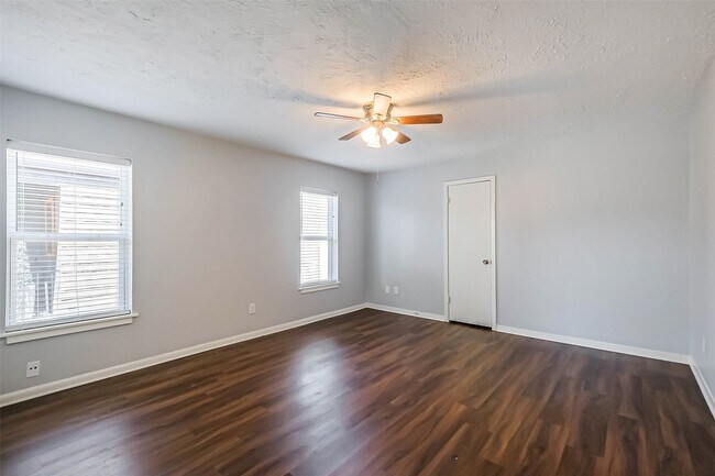 Building Photo - 5922 Fairdale Ln