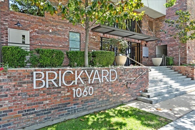Building Photo - 2 Bed 2 Bath Spacious Condo in the Heart of Downtown San Jose! Tour Today!