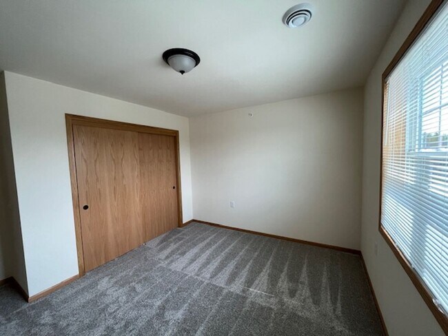 Building Photo - 312 Woodcrest Ln