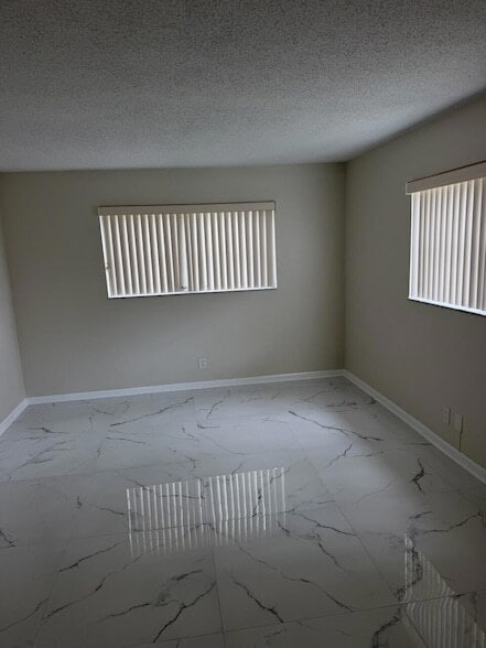 Building Photo - 3000 Riverside Dr