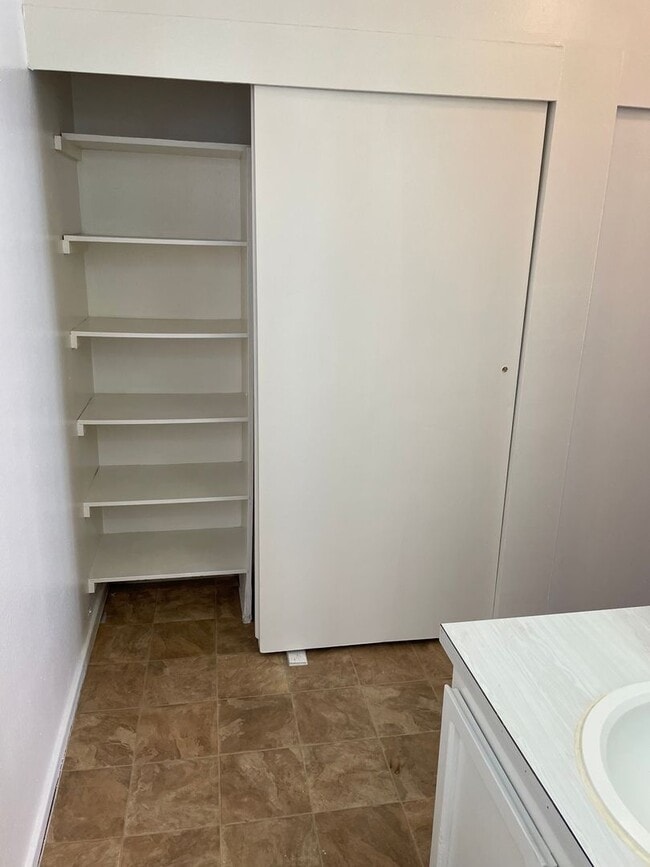 Building Photo - Studio Apartment on Las Vegas Strip - Close to all of the Excitement & More!!