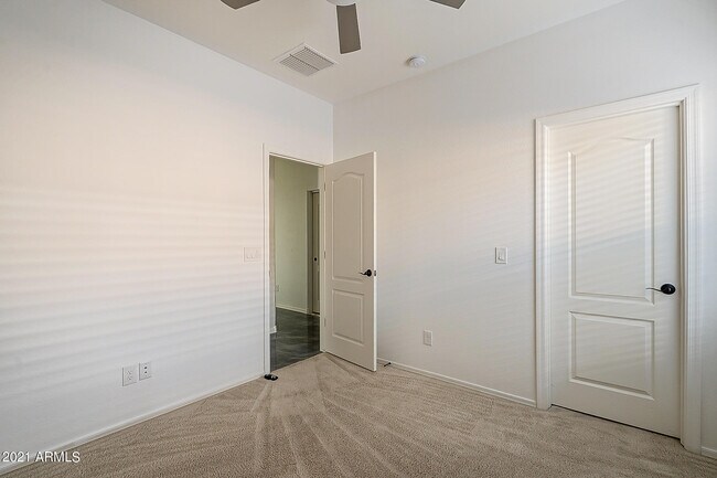 Building Photo - 2669 E Bellerive Dr